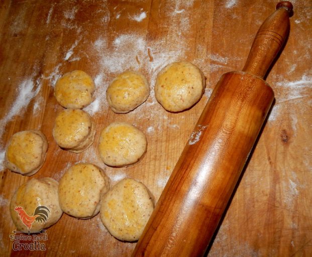 Homemade buns named “cvarkuse”